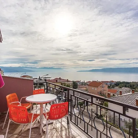 Apartment Stunning In Novi Vinodolski