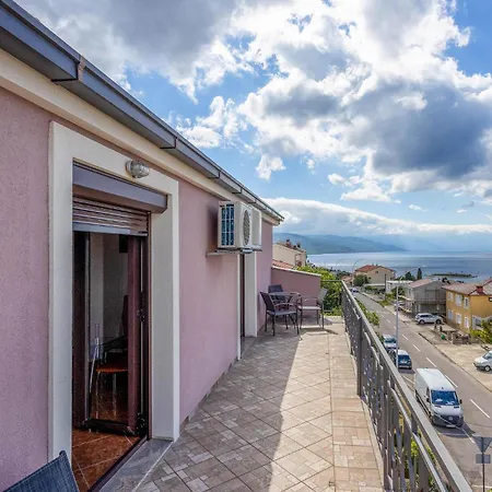Stunning In Apartment Novi Vinodolski