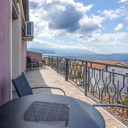 Apartment Stunning In Novi Vinodolski