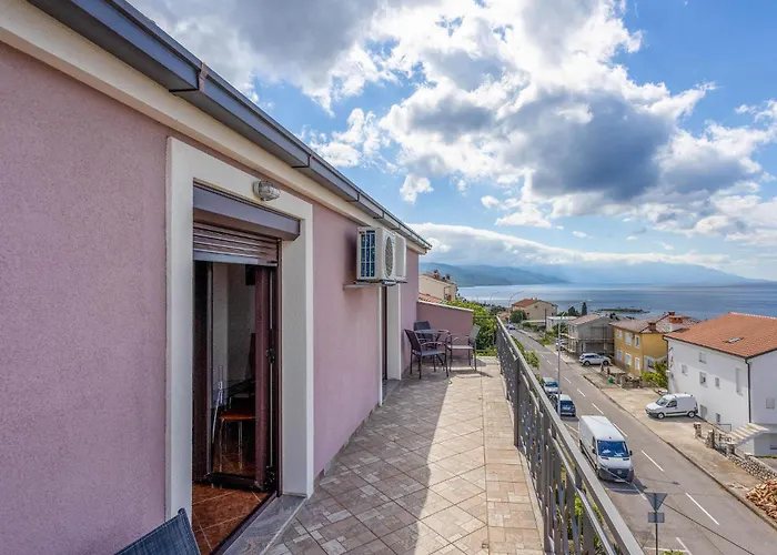 Stunning In Apartment Novi Vinodolski