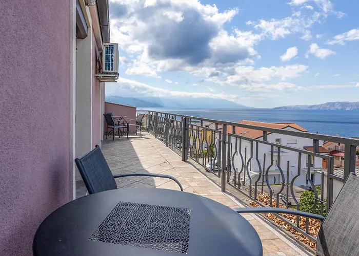 Apartment Stunning In Novi Vinodolski