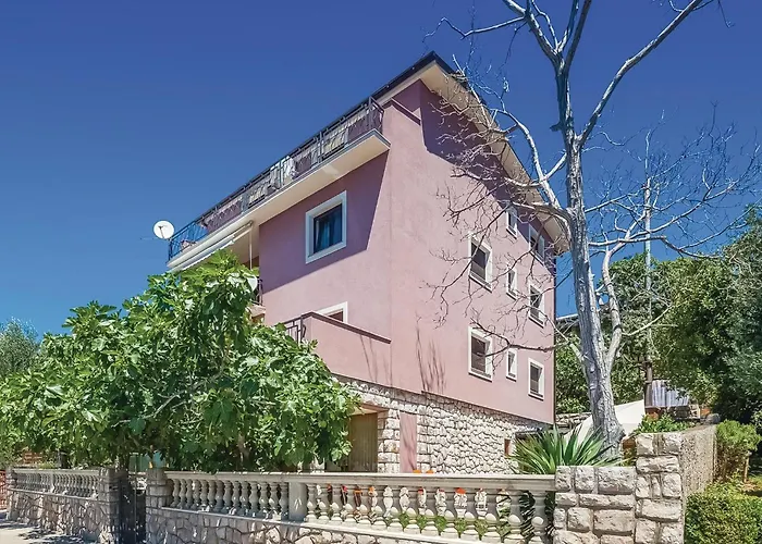 Apartment Stunning In Novi Vinodolski