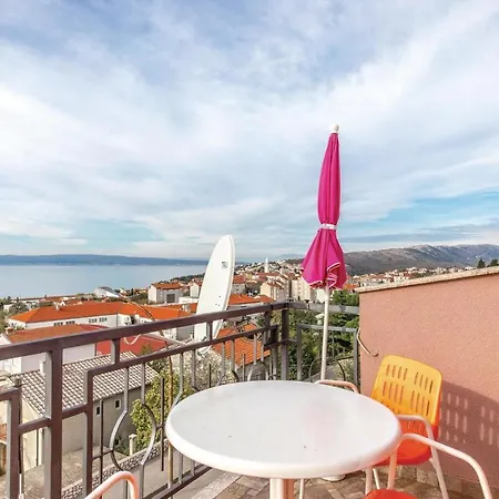 Cozy In With Kitchen Apartment Novi Vinodolski