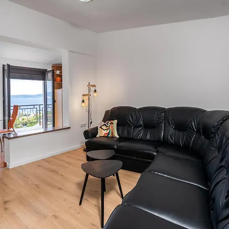 Cozy In With Kitchen Apartment *